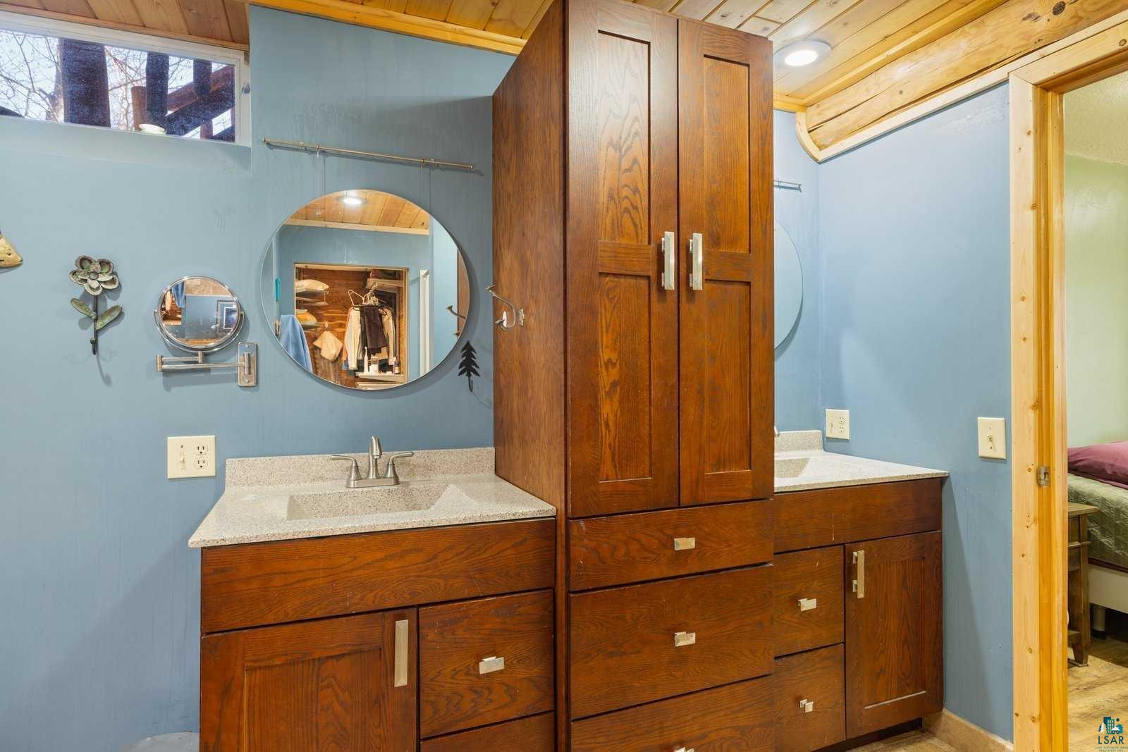 12957 West Ridge Road Ely, MN 55731 - Photo 22 of 41 Full bathroom featuring vanity