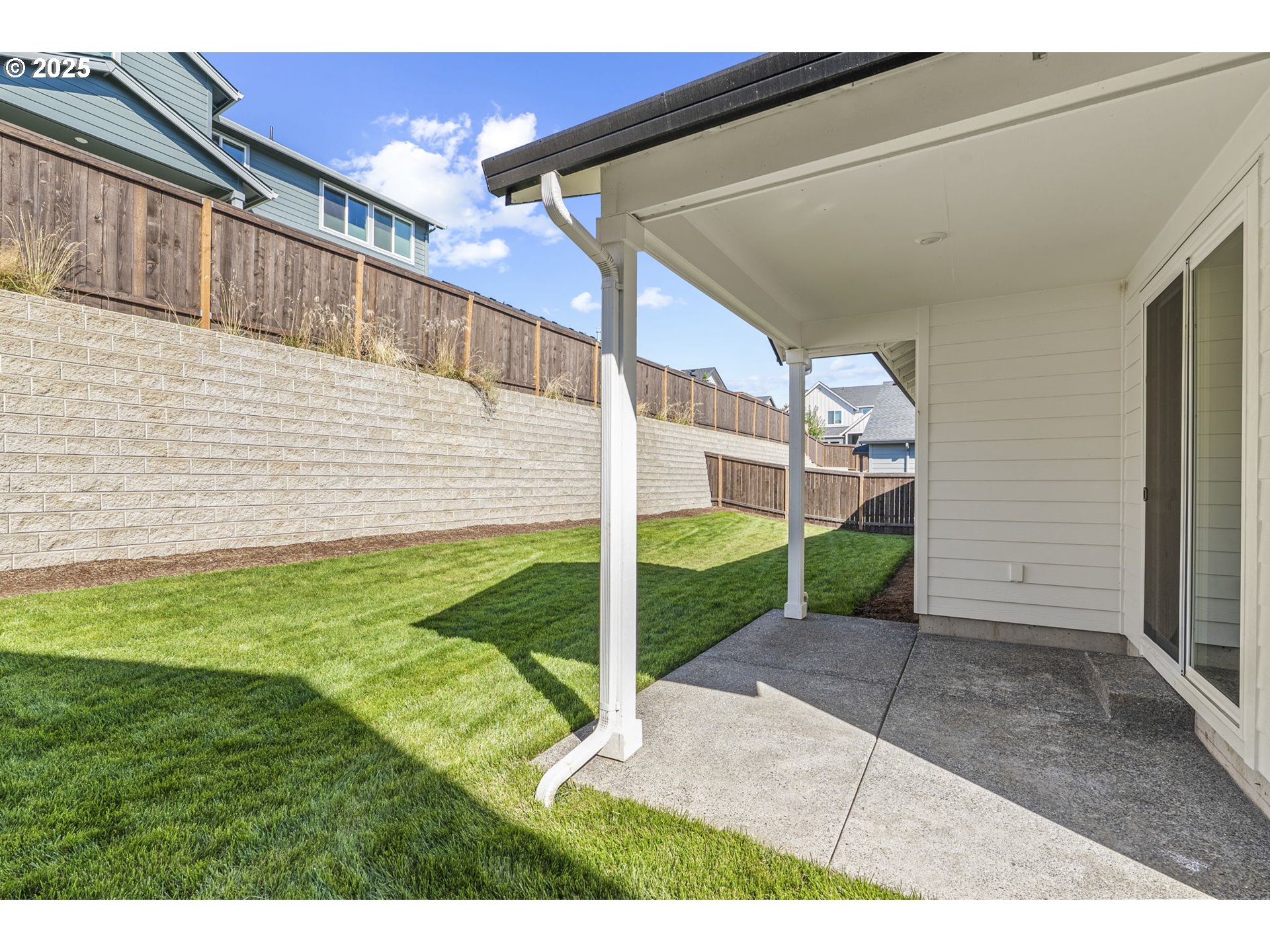 2822 South 9th Avenue Ridgefield, WA 98642 - Photo 23 of 27 a view of a back yard of the house