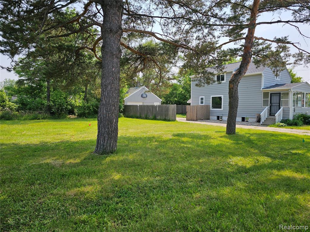 1073 West Bristol Road Flint, MI 48507 - Photo 2 of 24 Gallery Image 2