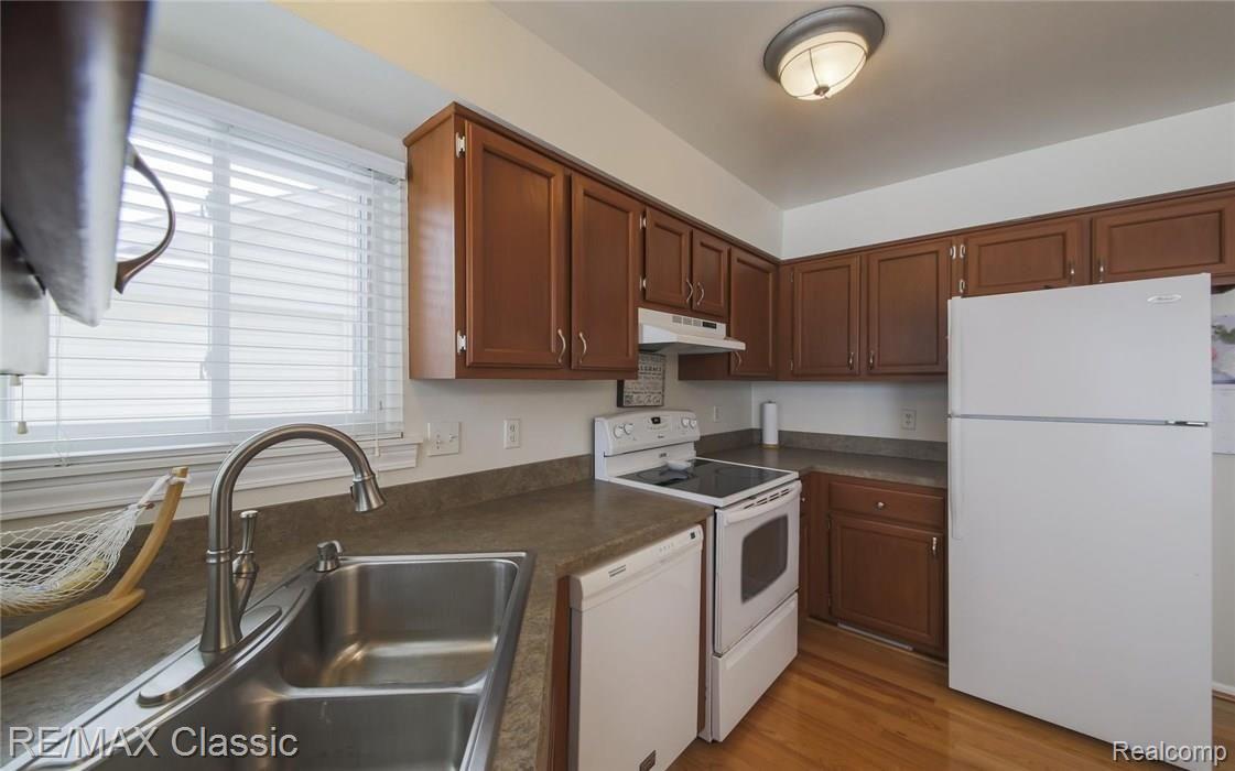 44536 Ridgefield Road Canton, MI 48188 - Photo 10 of 22 12-photo-web-1680x1050-143824.jpg