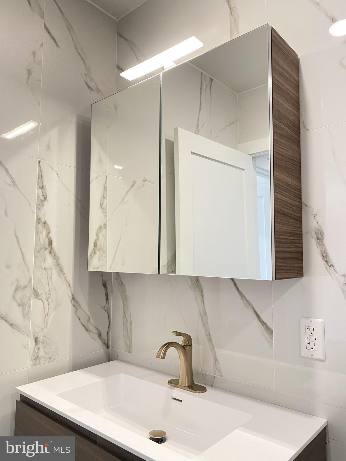 2216 Walnut Street, Unit 300 Philadelphia, PA 19103 - Photo 15 of 26