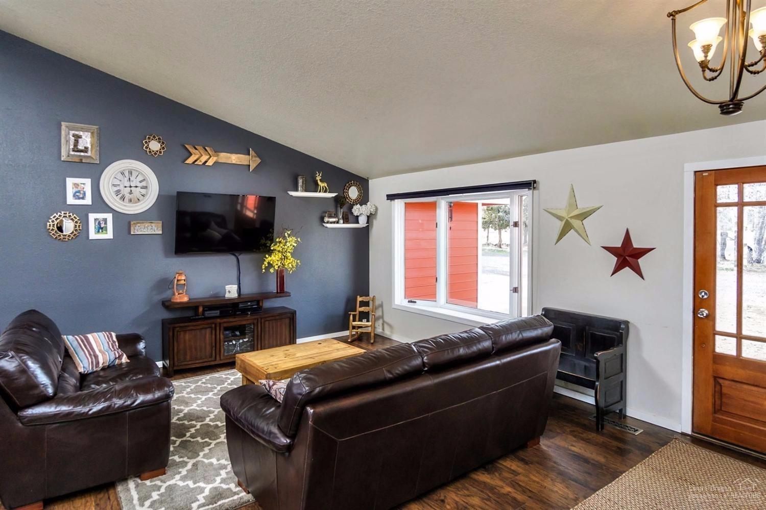 22224 Nelson Road Bend, OR 97701 - Photo 5 of 19 a bed room with a bed and furniture