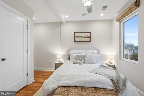 $3,300 | 331 W Street Northeast, Washington, DC 20002