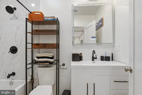 $3,300 | 331 W Street Northeast, Washington, DC 20002