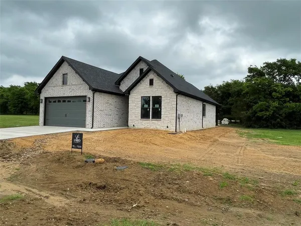 $373,920 | 508 La Paloma Circle, Gordonville, TX 76245
