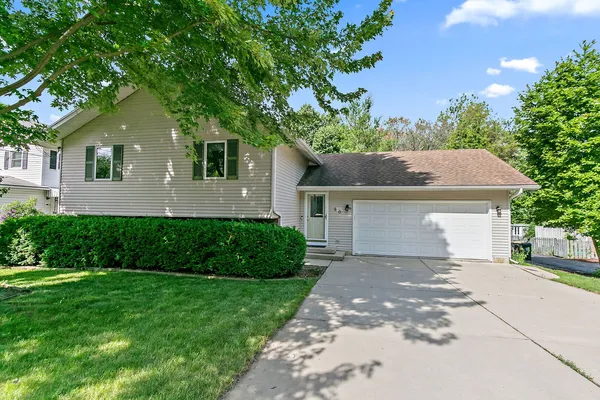 30 South Grant Street, North Aurora, IL 60542