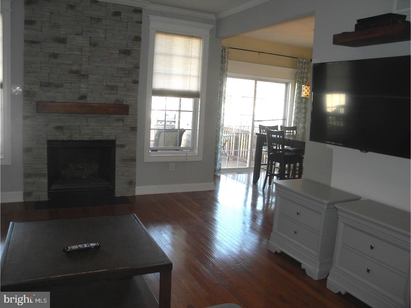 10 Bryce Road Berlin, NJ 08009 - Photo 4 of 17 Living Room