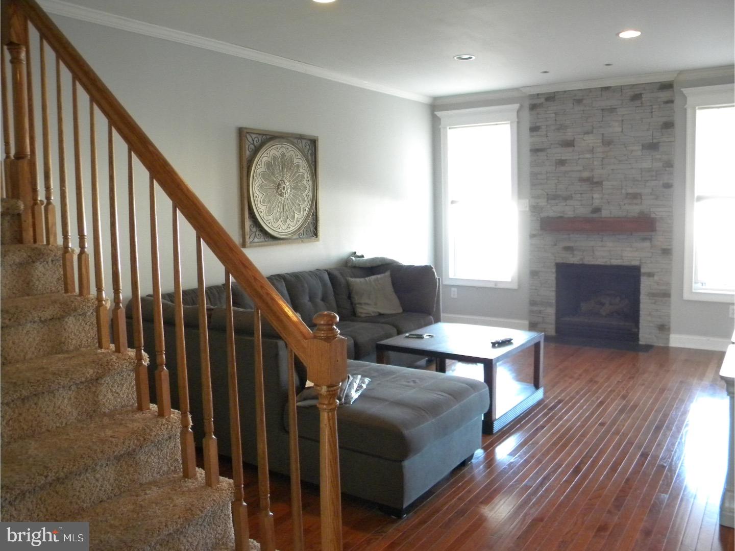 10 Bryce Road Berlin, NJ 08009 - Photo 5 of 17 Living Room