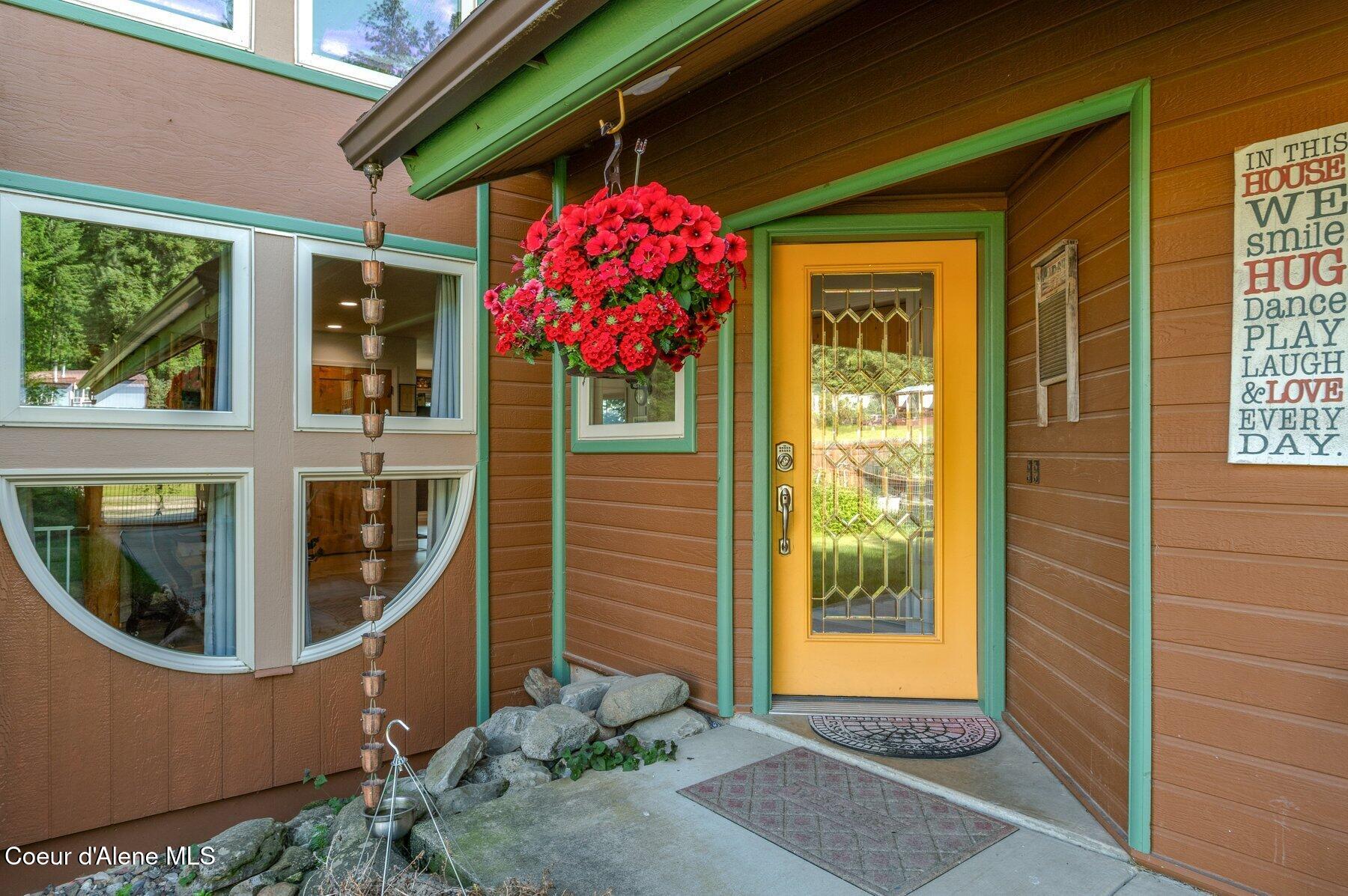 311 School Road Hope, ID 83836 - Photo 7 of 60 Welcoming Entrance