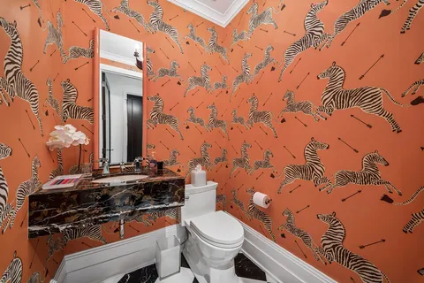 $1,810,000 | 270 East Pearson Street, Unit 101, Chicago, IL 60611
