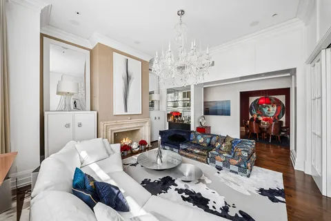 $1,810,000 | 270 East Pearson Street, Unit 101, Chicago, IL 60611