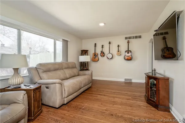 $199,500 | 5 Forest Drive, Jeffersonville, IN 47130