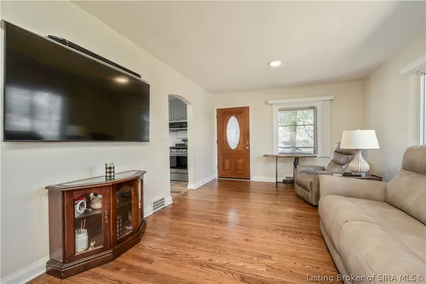 $199,500 | 5 Forest Drive, Jeffersonville, IN 47130