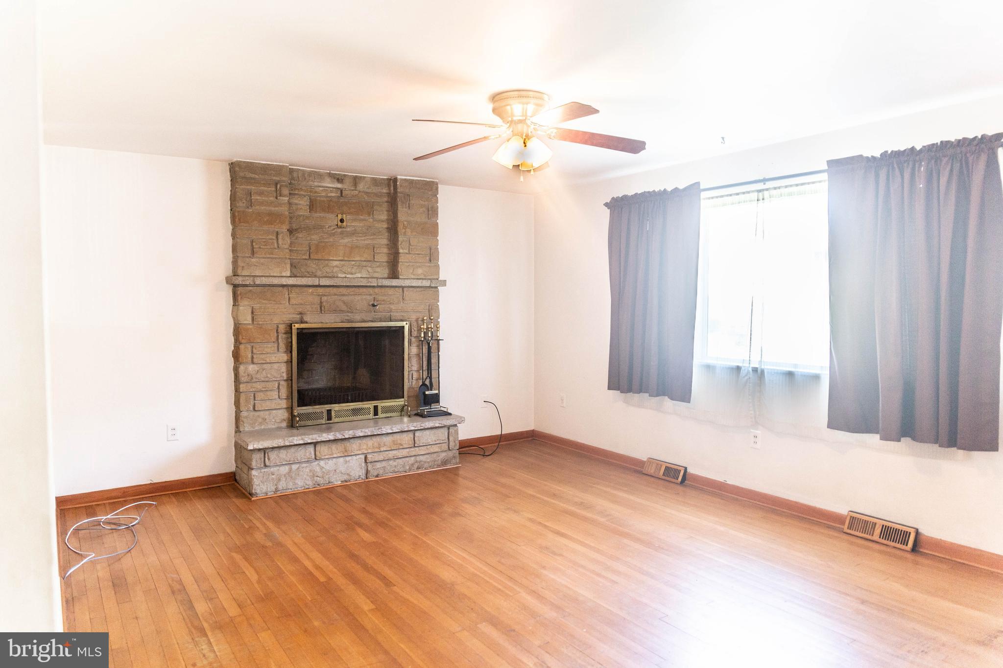 523 Walnut Road Harrisburg, PA 17113 - Photo 3 of 27