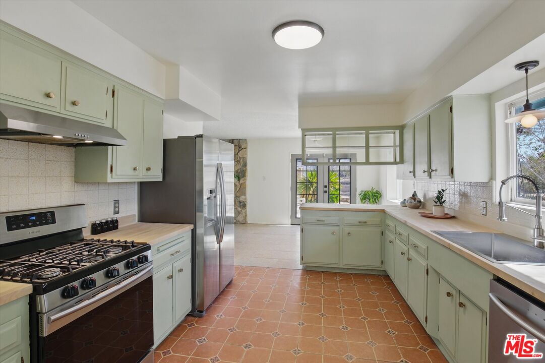 6391 Ruth Drive Yucca Valley, CA 92284 - Photo 12 of 56 a kitchen with a sink stove and refrigerator