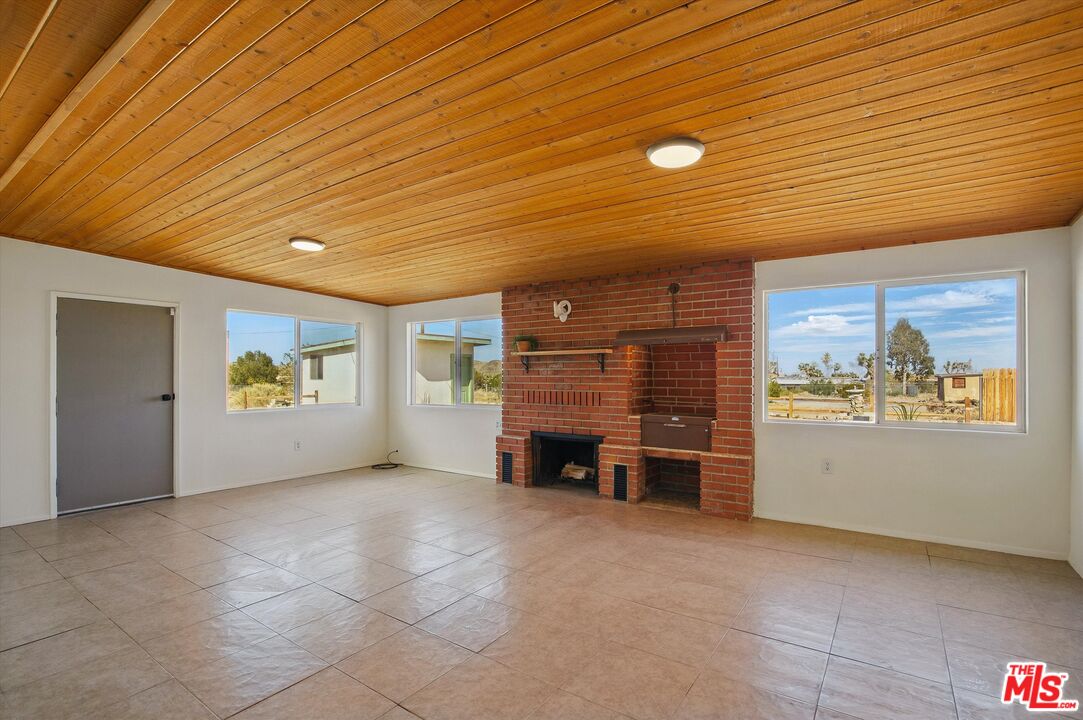 6391 Ruth Drive Yucca Valley, CA 92284 - Photo 21 of 56 an empty room with furniture and window