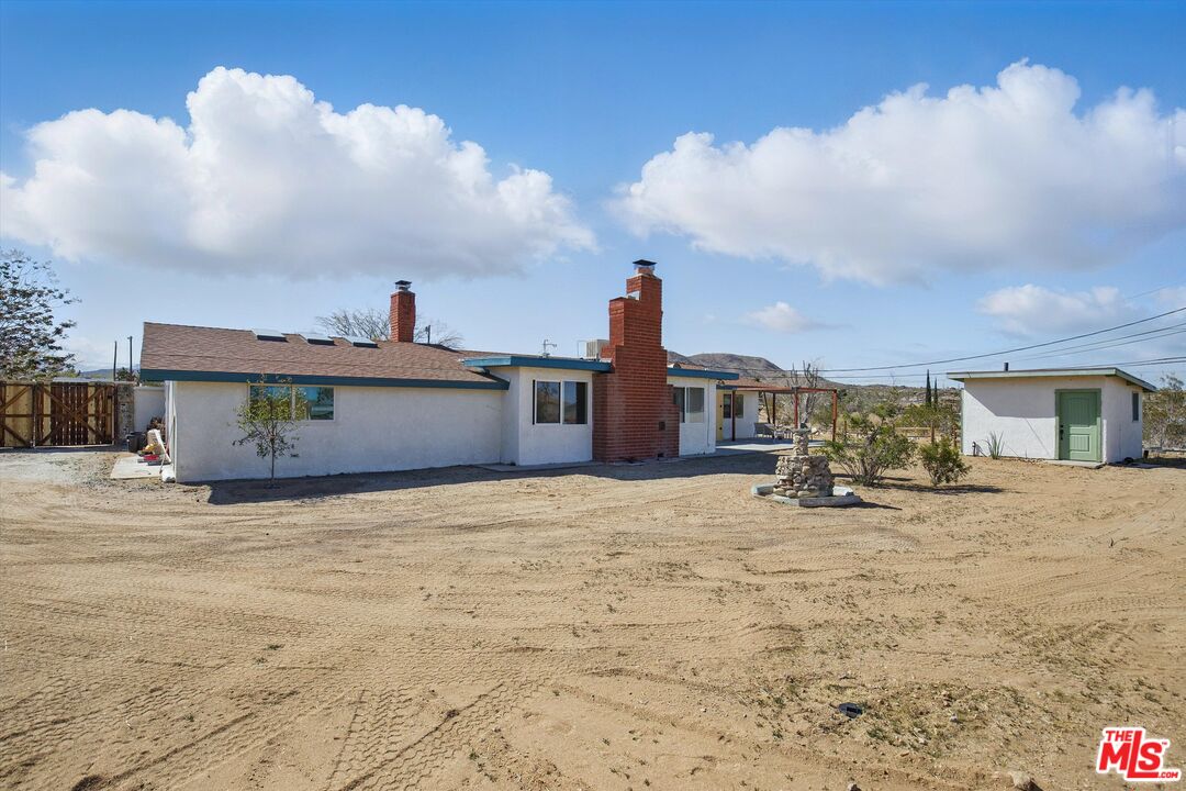 6391 Ruth Drive Yucca Valley, CA 92284 - Photo 36 of 56 a view of a house with wooden fence