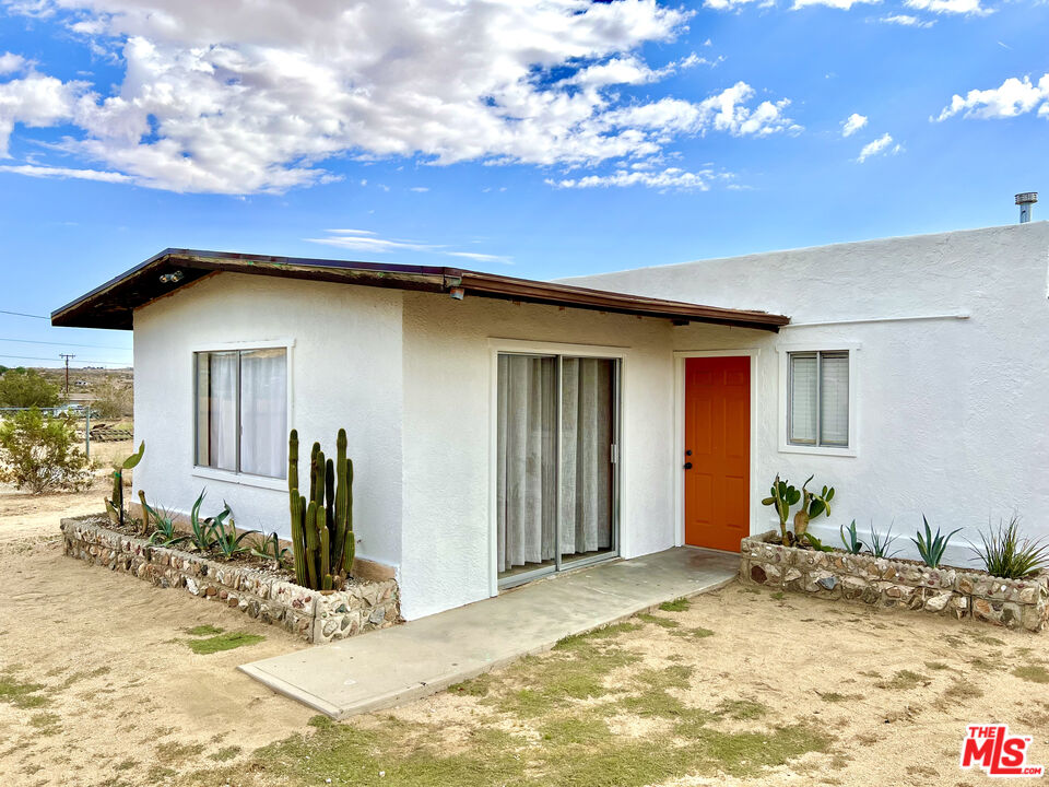 6391 Ruth Drive Yucca Valley, CA 92284 - Photo 43 of 56 a view of a house with a patio