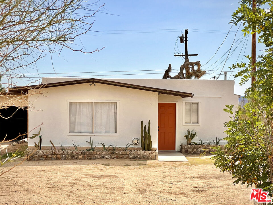 6391 Ruth Drive Yucca Valley, CA 92284 - Photo 44 of 56 a front view of a house with a yard