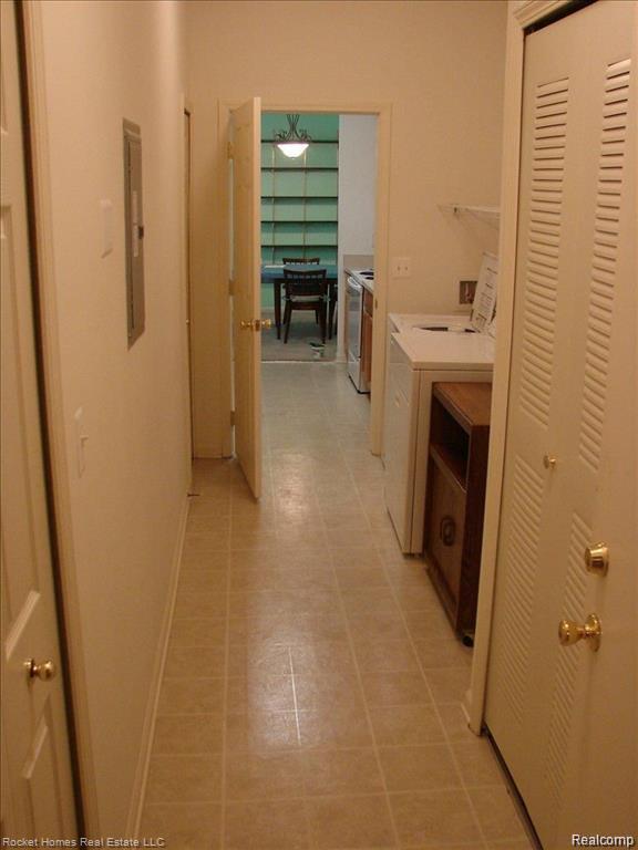 11840 Farmington Road, Unit 59 Livonia, MI 48150 - Photo 14 of 16 Laundry area