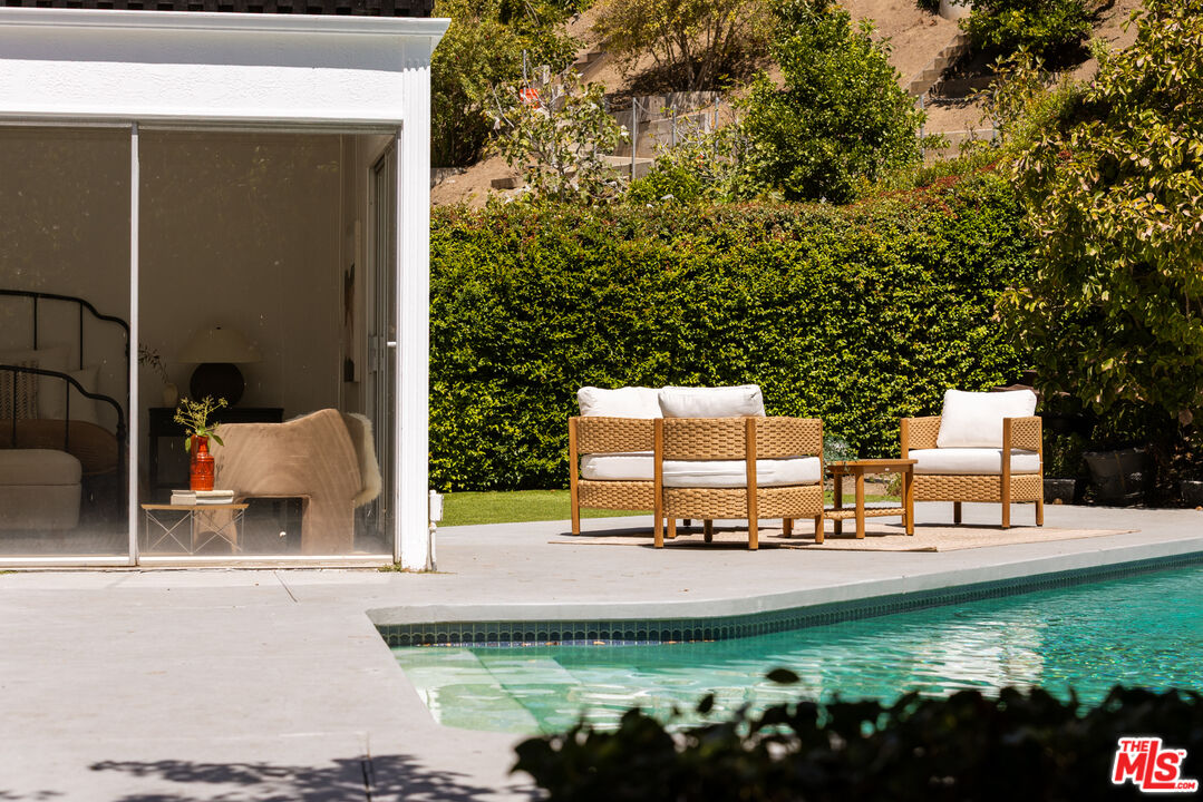 936 Chantilly Road Los Angeles, CA 90077 - Photo 31 of 33 Gallery Image 31