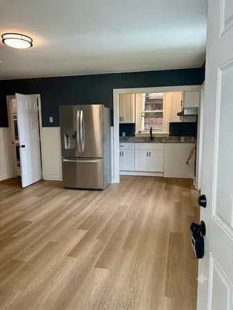 $2,300 | 1190 Pleasant Street, Unit 1, New Bedford, MA 02740
