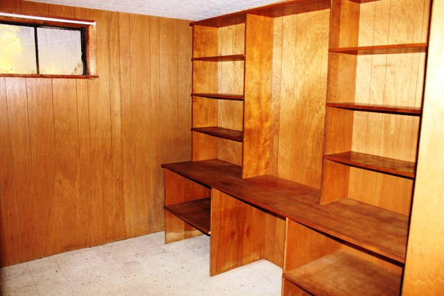 5947 Merriman Road Roanoke, VA 24018 - Photo 12 of 17 Built In BookShelves & Office Space - Lo
