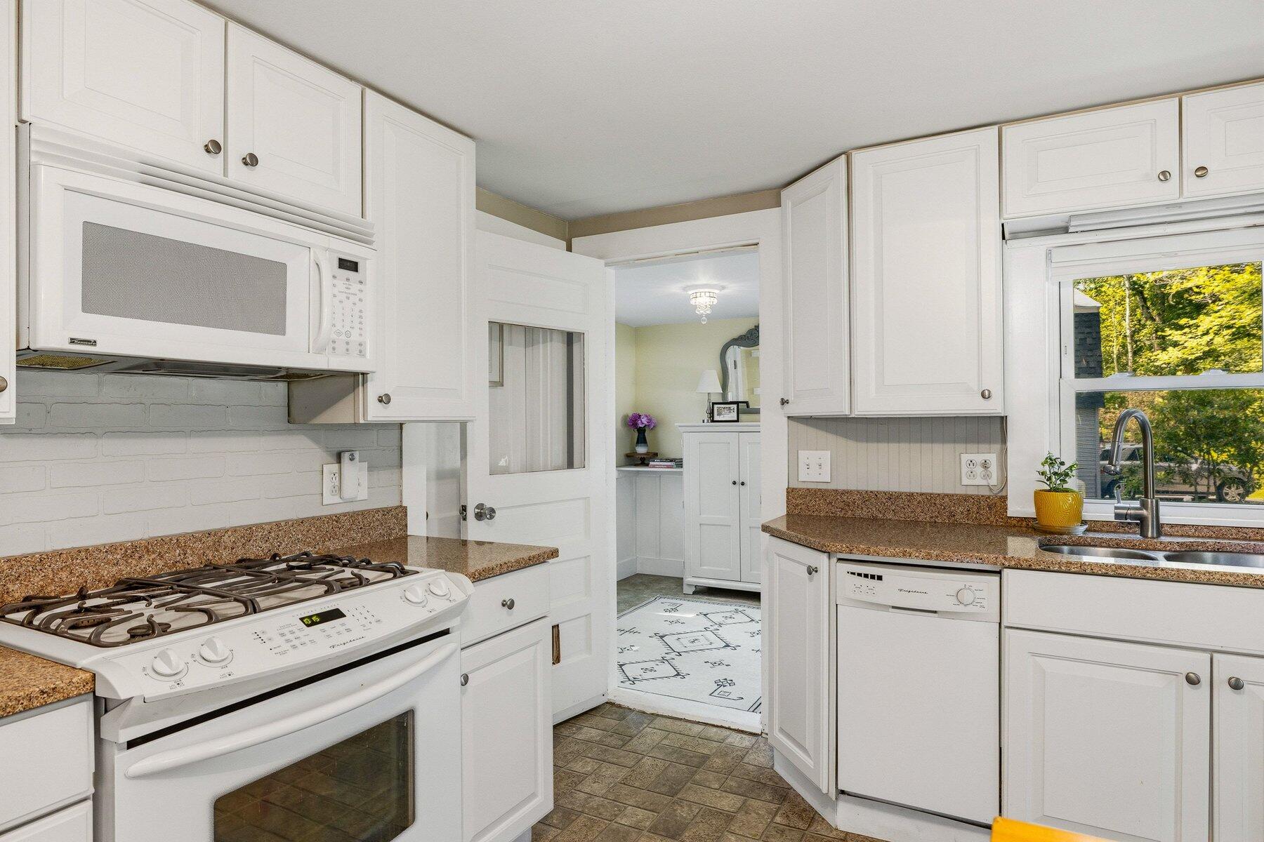 136 Martin Road Kittery, ME 03904 - Photo 10 of 39 041_seacoastrephoto-140_748