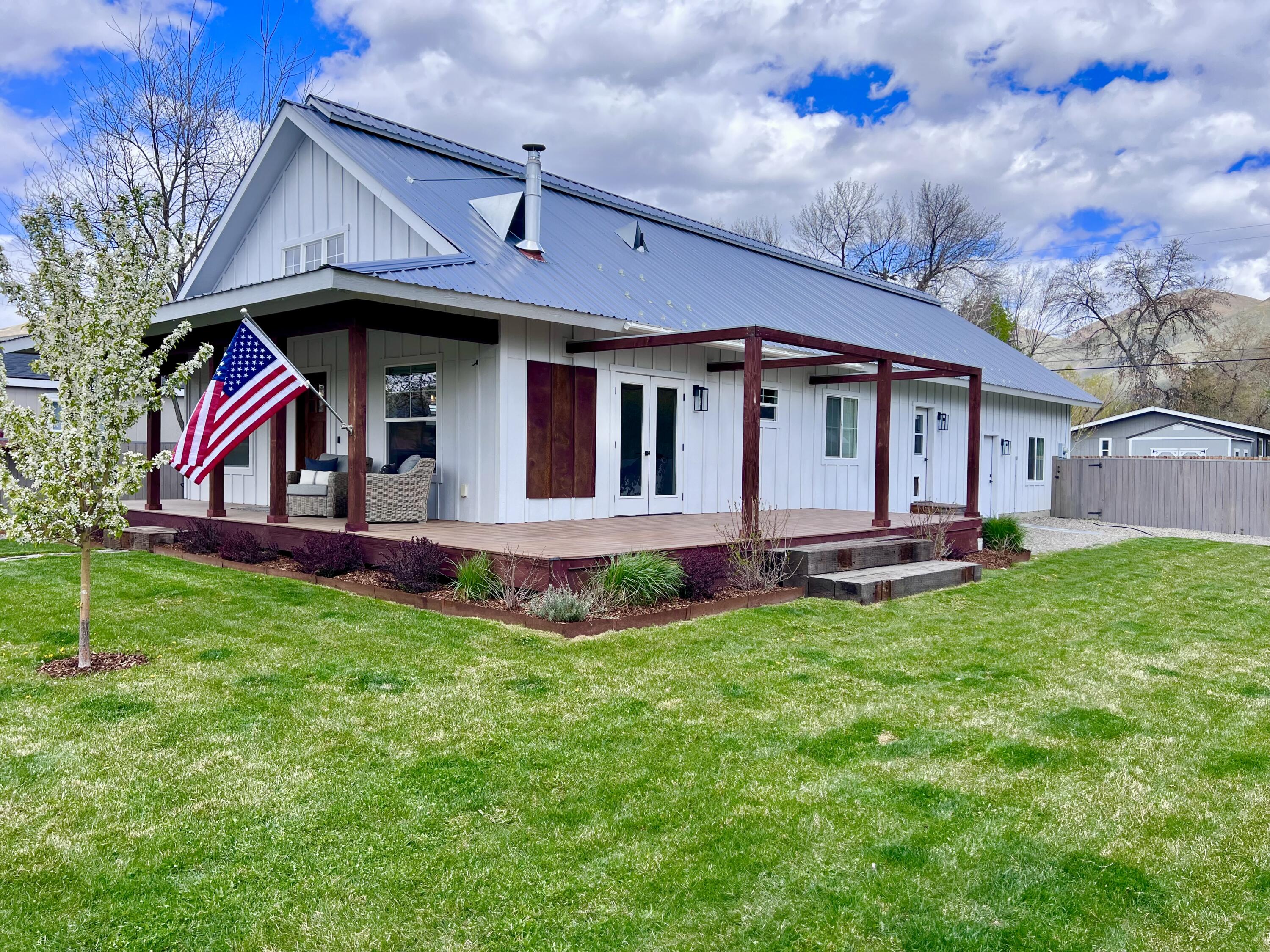 109 South 2nd Street Bellevue, ID 83313 - Photo 2 of 41 IMG_1941