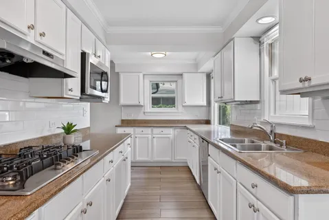 $990,000 | 547 Melrose Avenue, Kenilworth, IL 60043