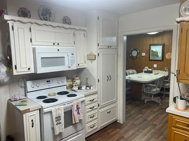 a view of walk in closet