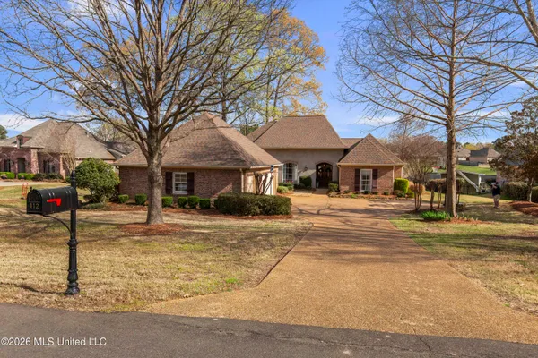 $699,900 | 112 Lake Ridge Drive, Madison, MS 39110