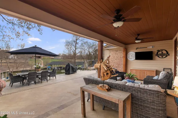 $699,900 | 112 Lake Ridge Drive, Madison, MS 39110