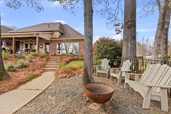 $699,900 | 112 Lake Ridge Drive, Madison, MS 39110