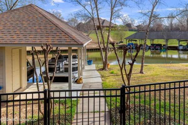 $699,900 | 112 Lake Ridge Drive, Madison, MS 39110