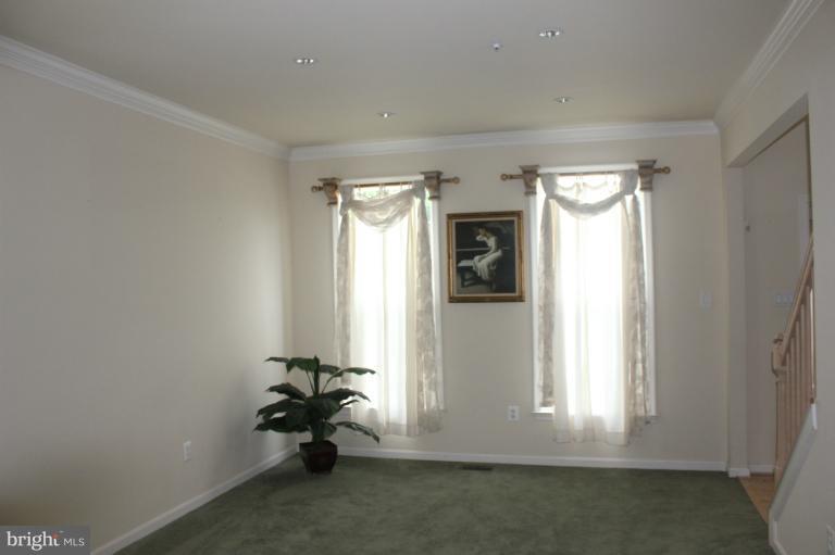 11302 Old Cistern Lane Laurel, MD 20708 - Photo 4 of 27 Living Room