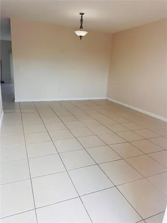 $2,595 | 17350 Northwest 67th Avenue, Unit 201, Hialeah, FL 33015