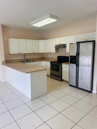$2,595 | 17350 Northwest 67th Avenue, Unit 201, Hialeah, FL 33015