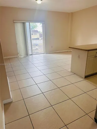 $2,595 | 17350 Northwest 67th Avenue, Unit 201, Hialeah, FL 33015