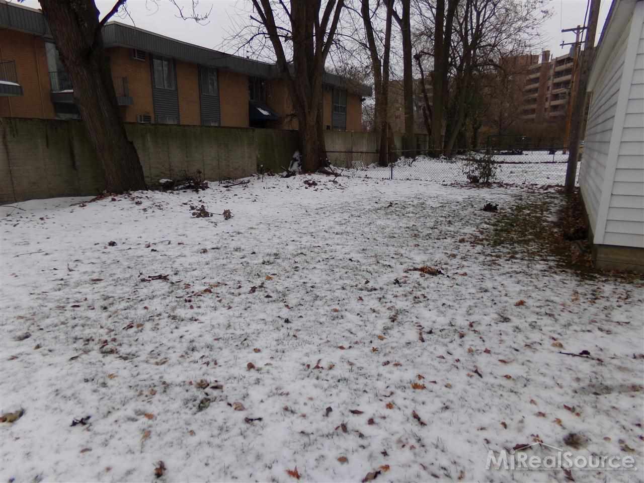 2237 Oxford Road Berkley, MI 48072 - Photo 33 of 35