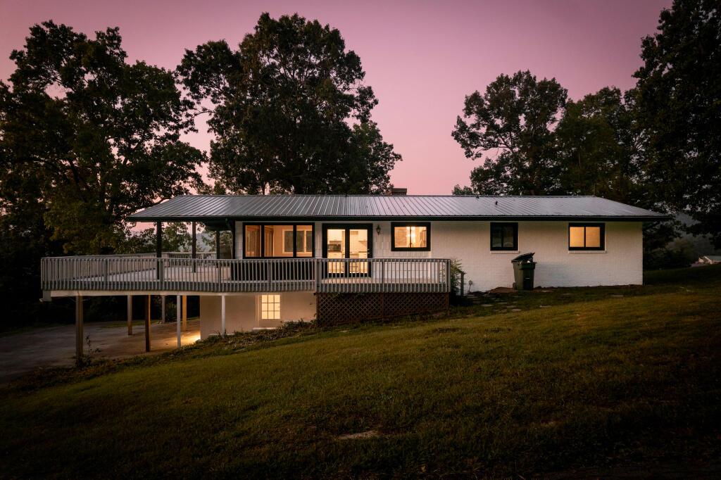 144 Harwood Road Johnson City, TN 37615 - Photo 4 of 53 03