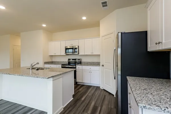 $2,080 | 3510 Penhurst Green, Porter, TX 77365