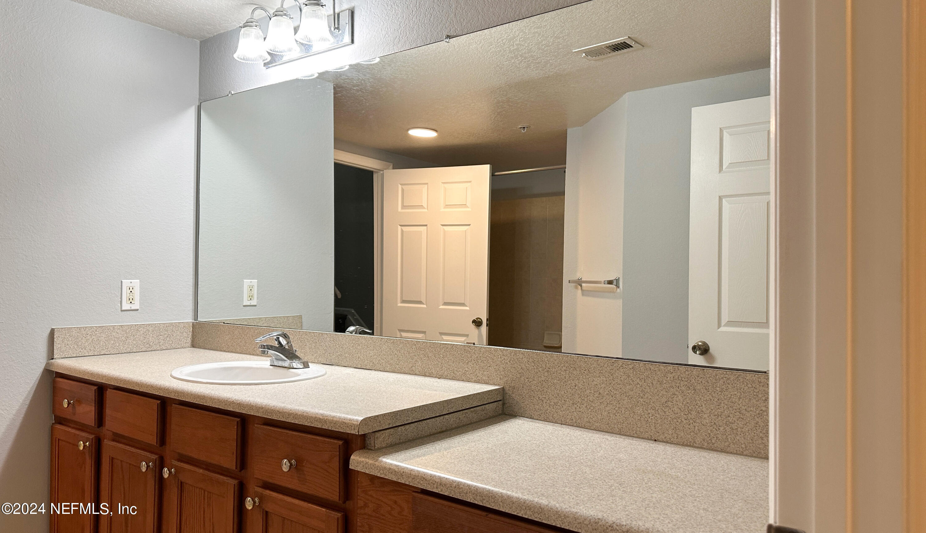 8550 Touchton Road, Unit 1236 Jacksonville, FL 32216 - Photo 8 of 23 Bathrm1