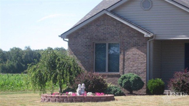 10411 Hoffman Road Fort Wayne, IN 46816 - Photo 3 of 25