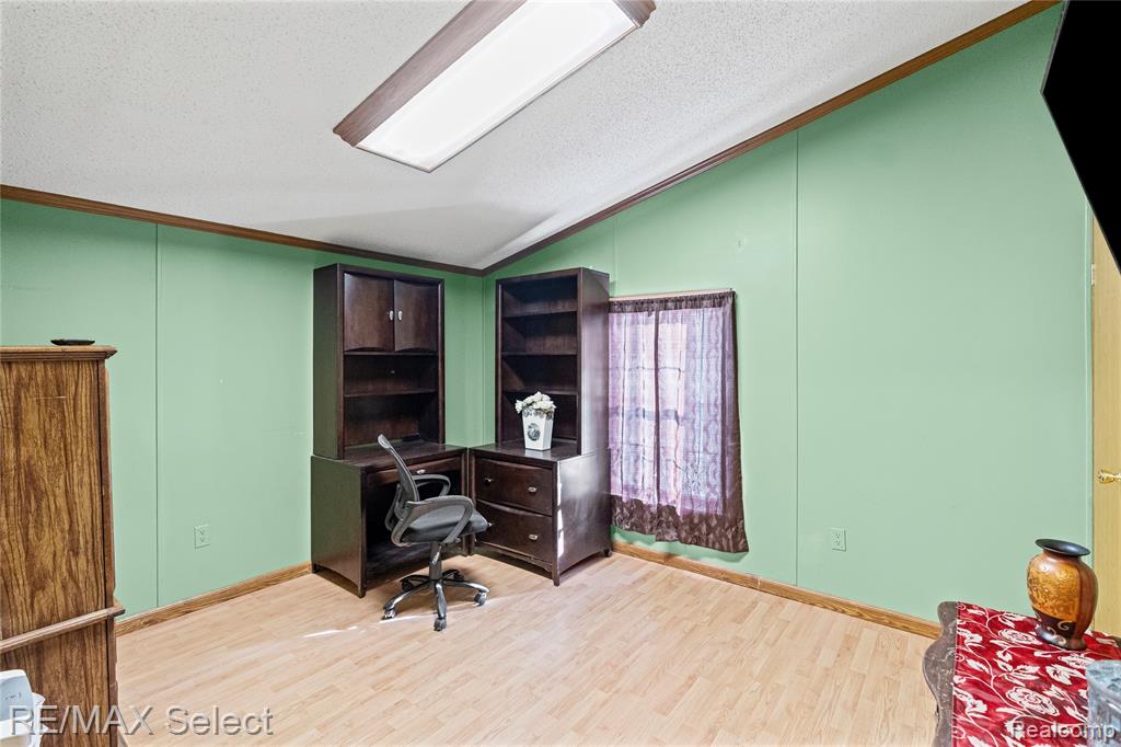 11061 Main Road Fenton, MI 48430 - Photo 20 of 27