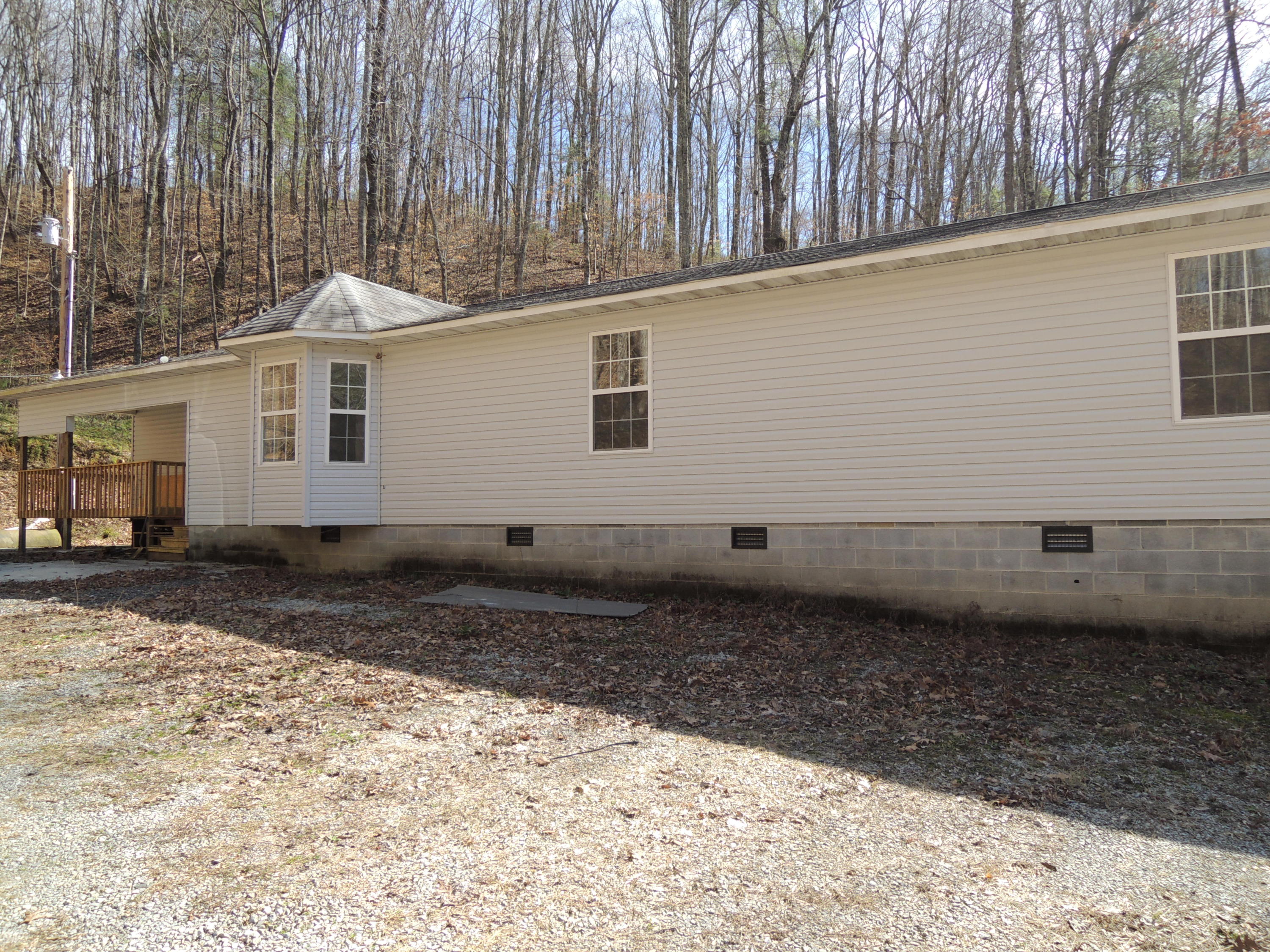 184 Perry Road Road Wartburg, TN 37887 - Photo 1 of 9 028