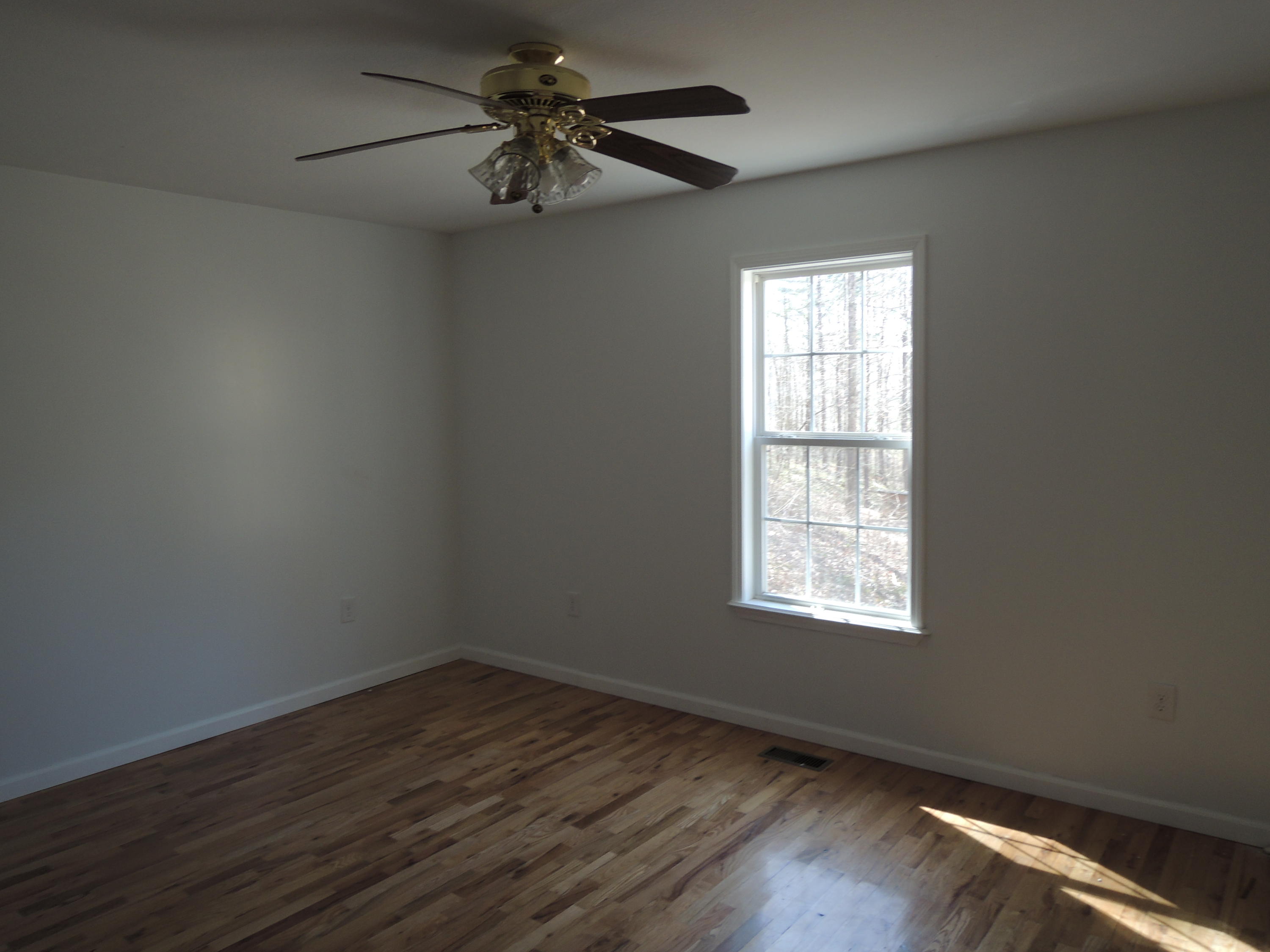 184 Perry Road Road Wartburg, TN 37887 - Photo 7 of 9 025