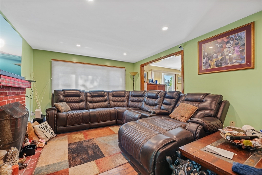 21 Woodglen Road Boston, MA 02136 - Photo 13 of 22 Gallery Image 13