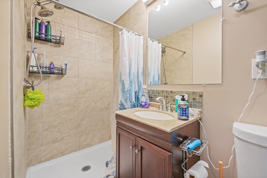 21 Woodglen Road Boston, MA 02136 - Photo 19 of 22 Gallery Image 19