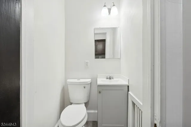 $6,000 | 346 Arlington Avenue, Jersey City, NJ 07304